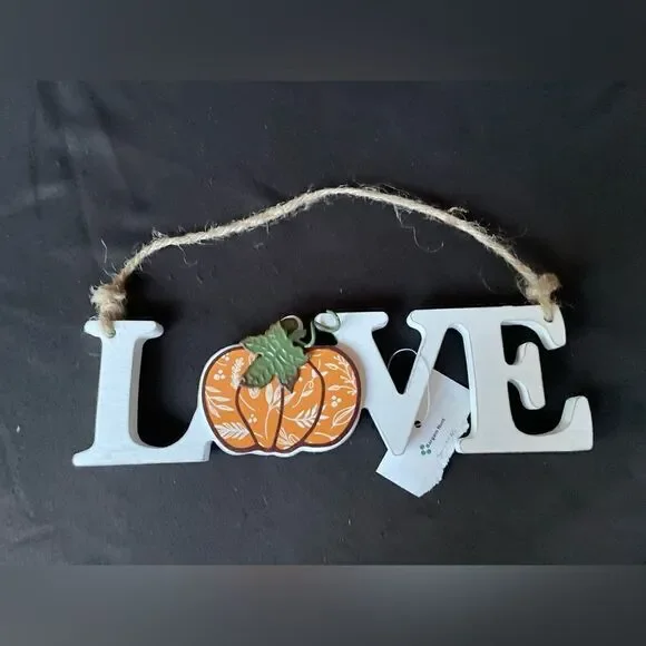 New! LOVE Sign Pumpkin Design NWT - Picture 2 of 3
